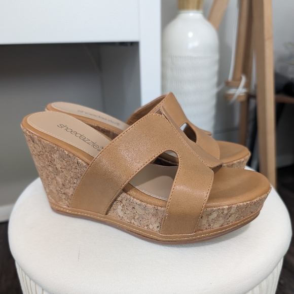 Shoe Dazzle Faux Leather Slip On Cork Wedge Size 5.5 - Picture 4 of 7